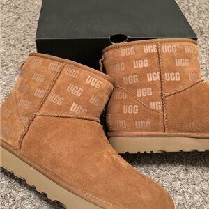 UGG Classic Mini II Boots in Chestnut